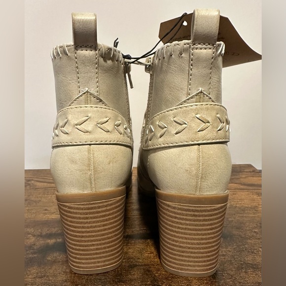 Frye and Co. Women’s Stone Palma Stacked Heel Booties NWT Various Sizes - Picture 6 of 8